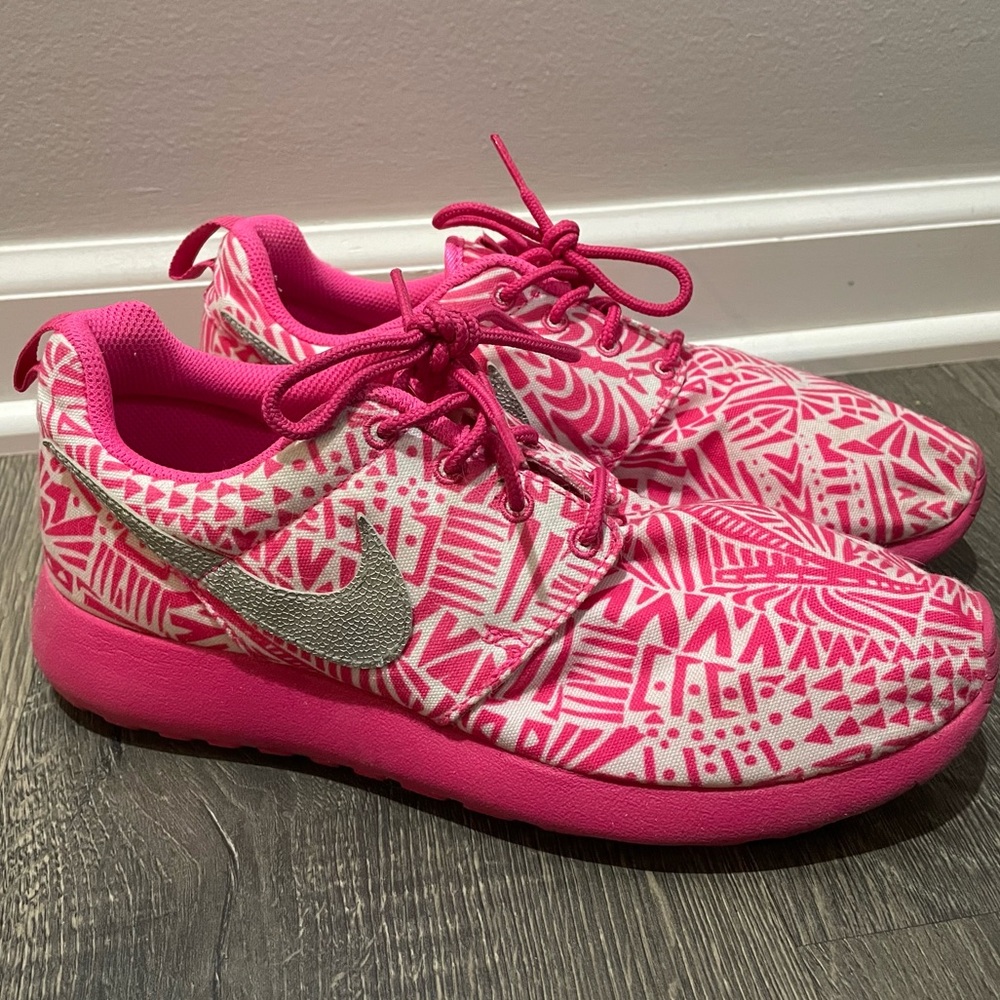 Nike Girl’s Roshe Aztec Pink Pattern Tennis Shoes